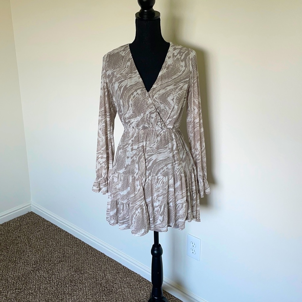 Size S Charmed Harts Deep V Flowy Minidress